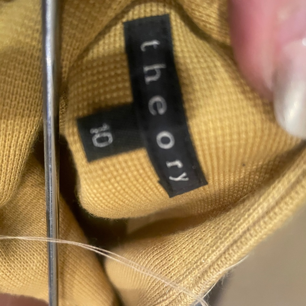 theory size 10 shirt gold